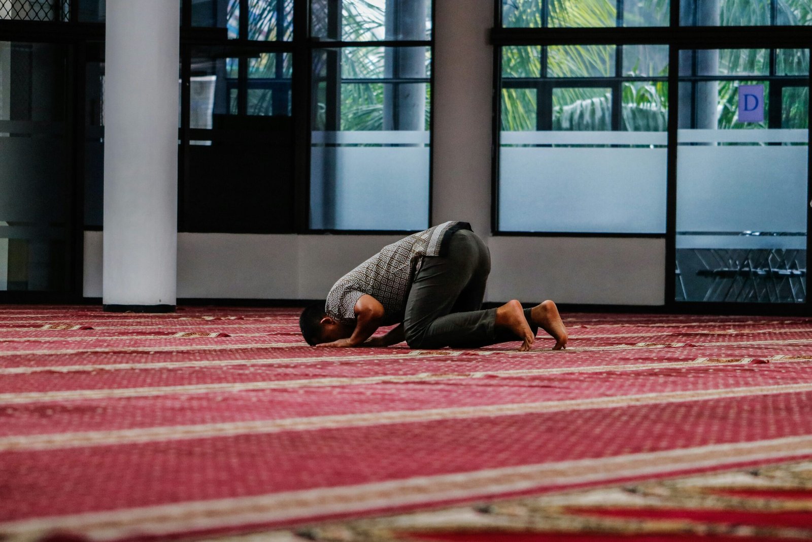 Sholat! Bukan Ibadah Yang Lain!
